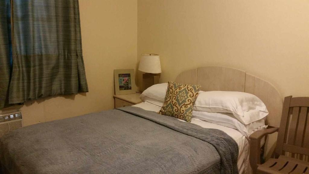 Midtown Guest House Carlota Amalia Habitación foto