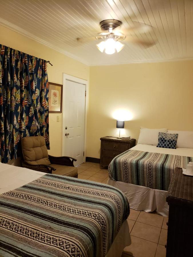 Midtown Guest House Carlota Amalia Exterior foto