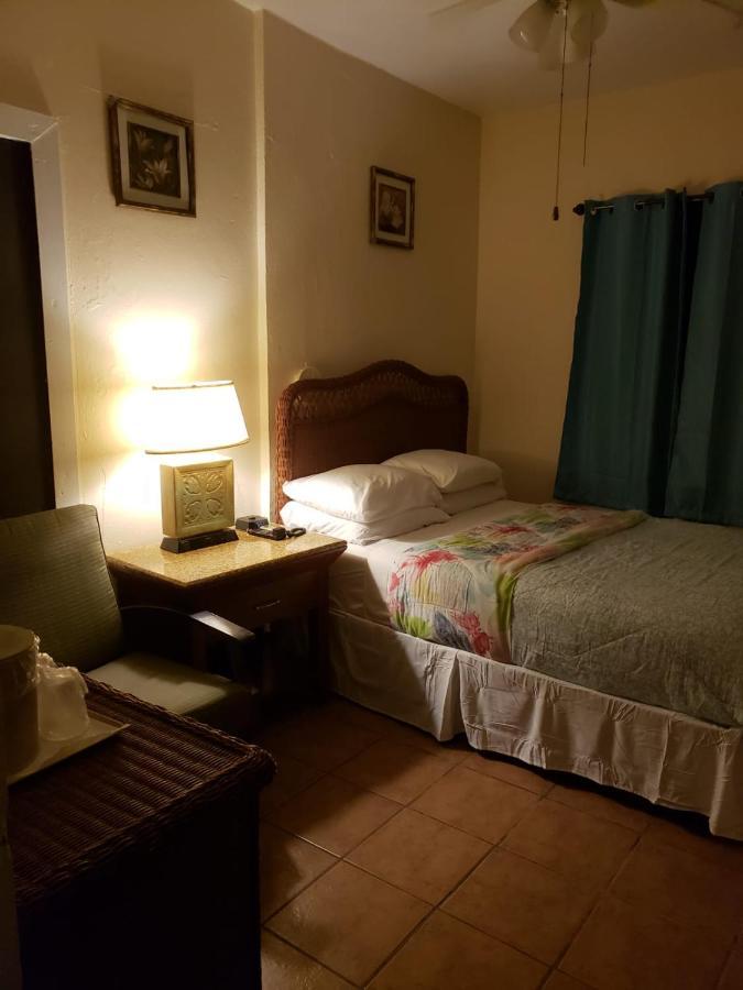 Midtown Guest House Carlota Amalia Exterior foto