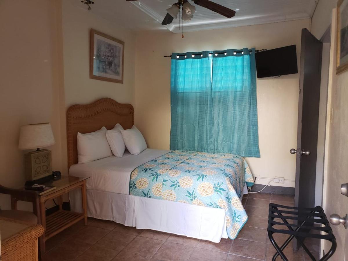 Midtown Guest House Carlota Amalia Exterior foto