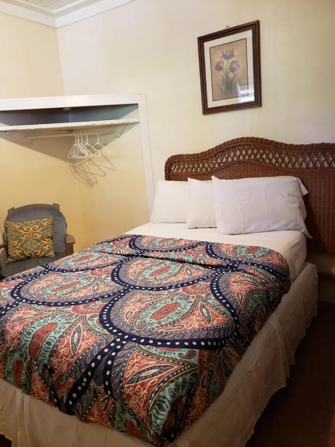 Midtown Guest House Carlota Amalia Exterior foto