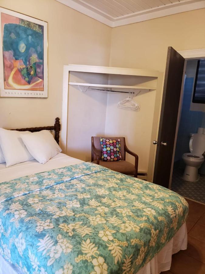 Midtown Guest House Carlota Amalia Exterior foto